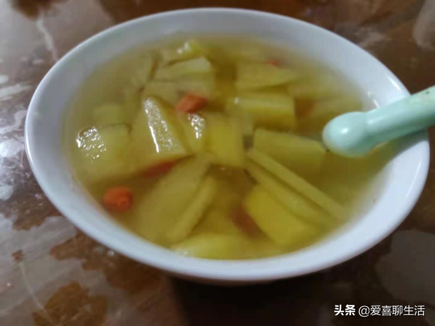 苹果水怎么煮（3个步骤学会做养生苹果水）