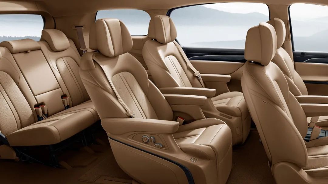 多人自驾游等5~7人用车场景中,别克gl8能实现"2 2 3"的可拓展空间