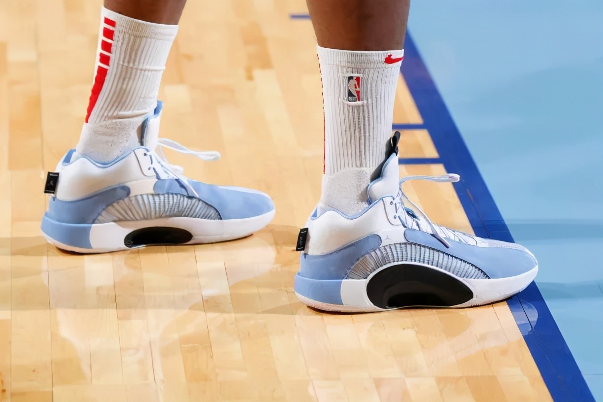 nba球员上脚aj35(NBA球员上脚：塔克穿AJ35北卡蓝，NBA全明星球衣来了)