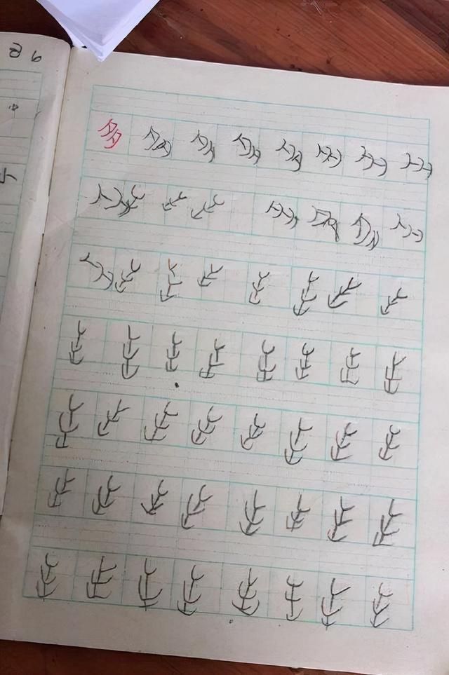 小学生被罚写“员”字，内容逐渐有了生命，网友：像在看小人书