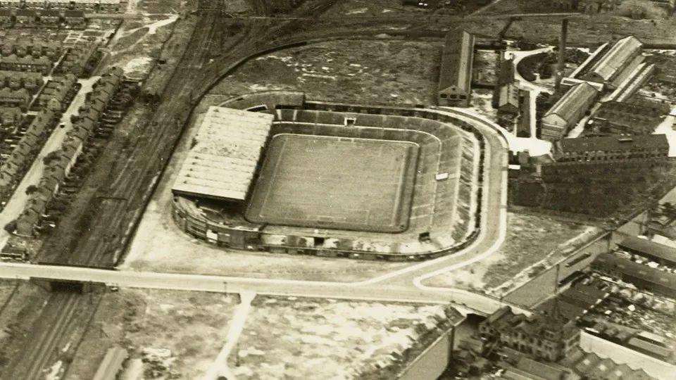 老拉特福德球场为何被曼联选做主场（老特拉福德是如何建成的｜球场的故事（1））-趣拿体育