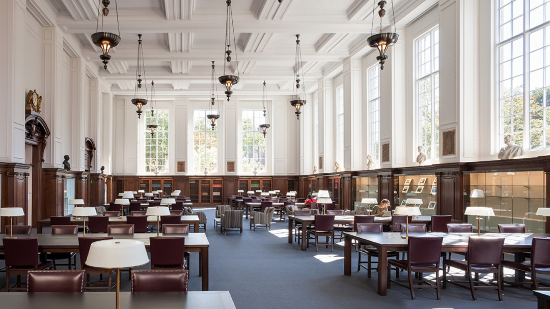 如果你想知道什么是快乐藤校的话，我现在就带你Brown