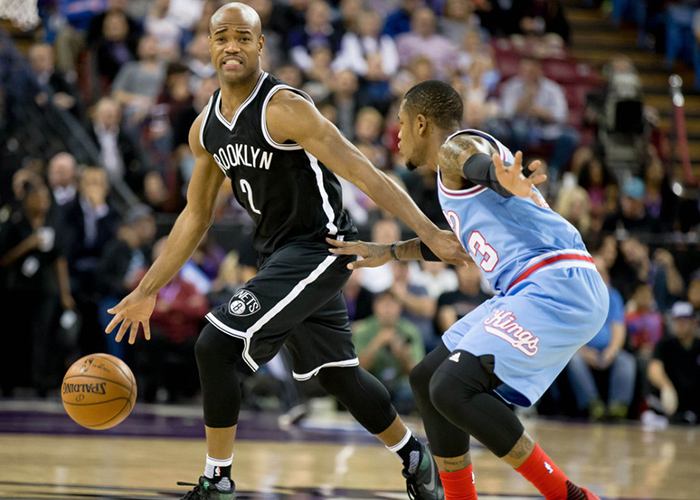 囧囧nba为什么（NBA最神奇的替补球员！给谁打替补就取代谁，现役三大后卫中过招）