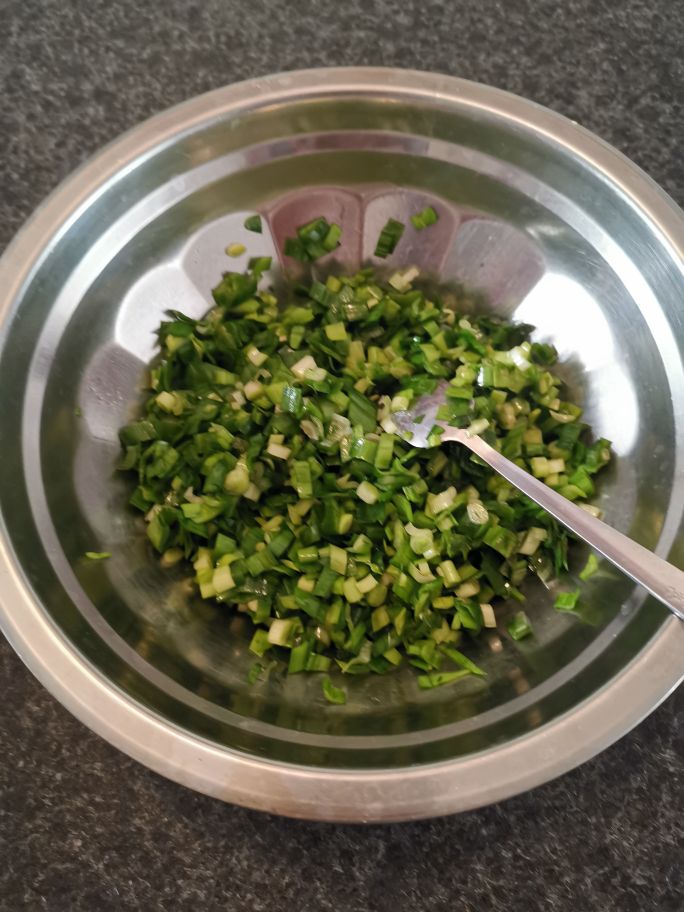 在家做饺子皮时这样和面，跟外面买回的一样劲道