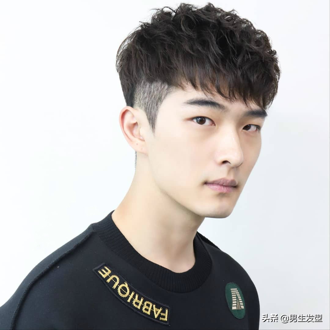 椭圆脸适合什么发型男(椭圆脸适合什么发型男长发)-第10张图片