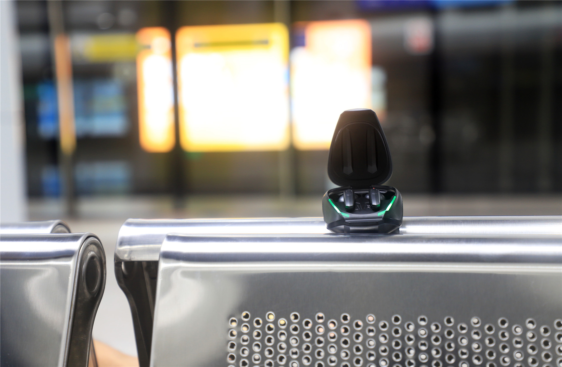 职业电竞战队联合操刀，专为游戏玩家深度定制，奥恳ES07耳机体验