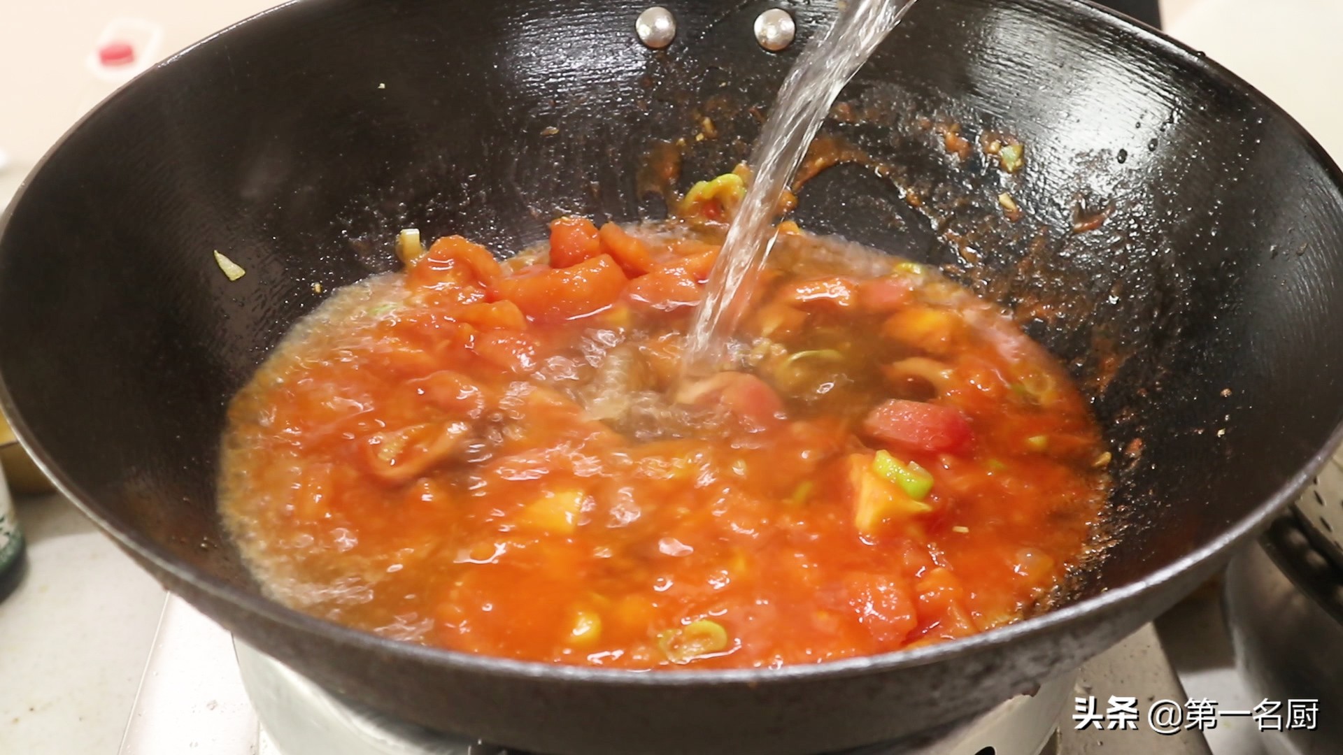 这才是西红柿疙瘩汤正确的做法，学会这一招，口感劲道，营养美味