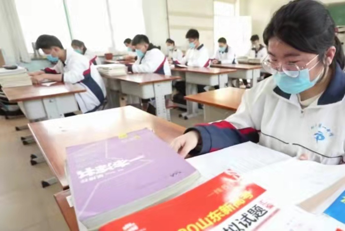 浙江满分高考作文：是知性傲慢，还是矫情的花式炫技？