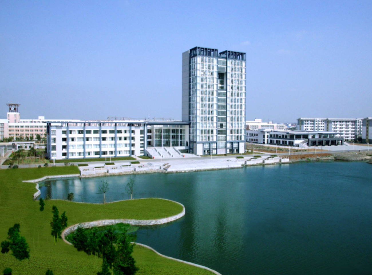 湖州市,占地面积500亩左右,现有全日制在校生7000多人,这所大学已经有