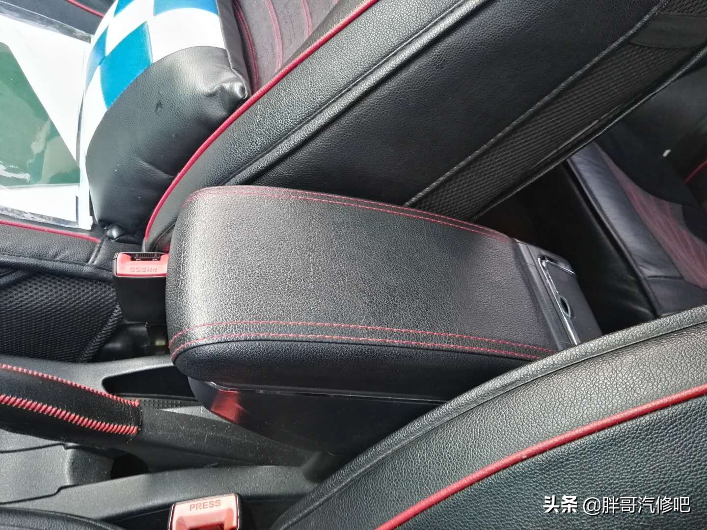 年底了胖哥2万收车，外观内饰非常好，完整的发票就值2000元