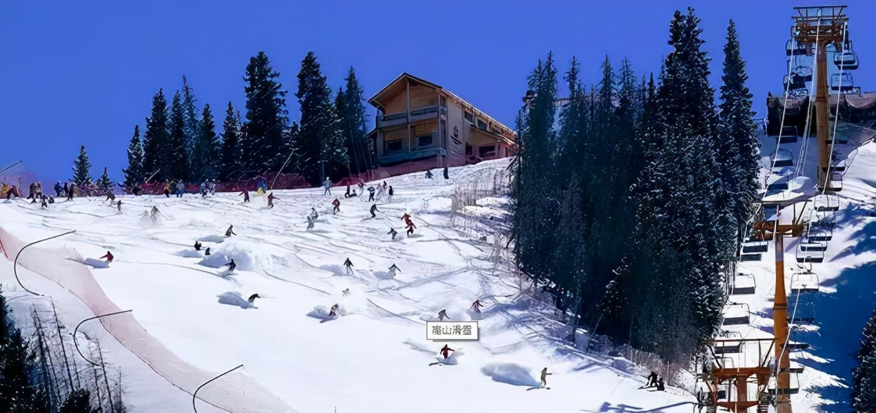 乌鲁木齐滑雪场哪个最好玩(伙伴们，乌鲁木齐下雪了，安利几个滑雪场，马丽：小伙伴们嗨起来)