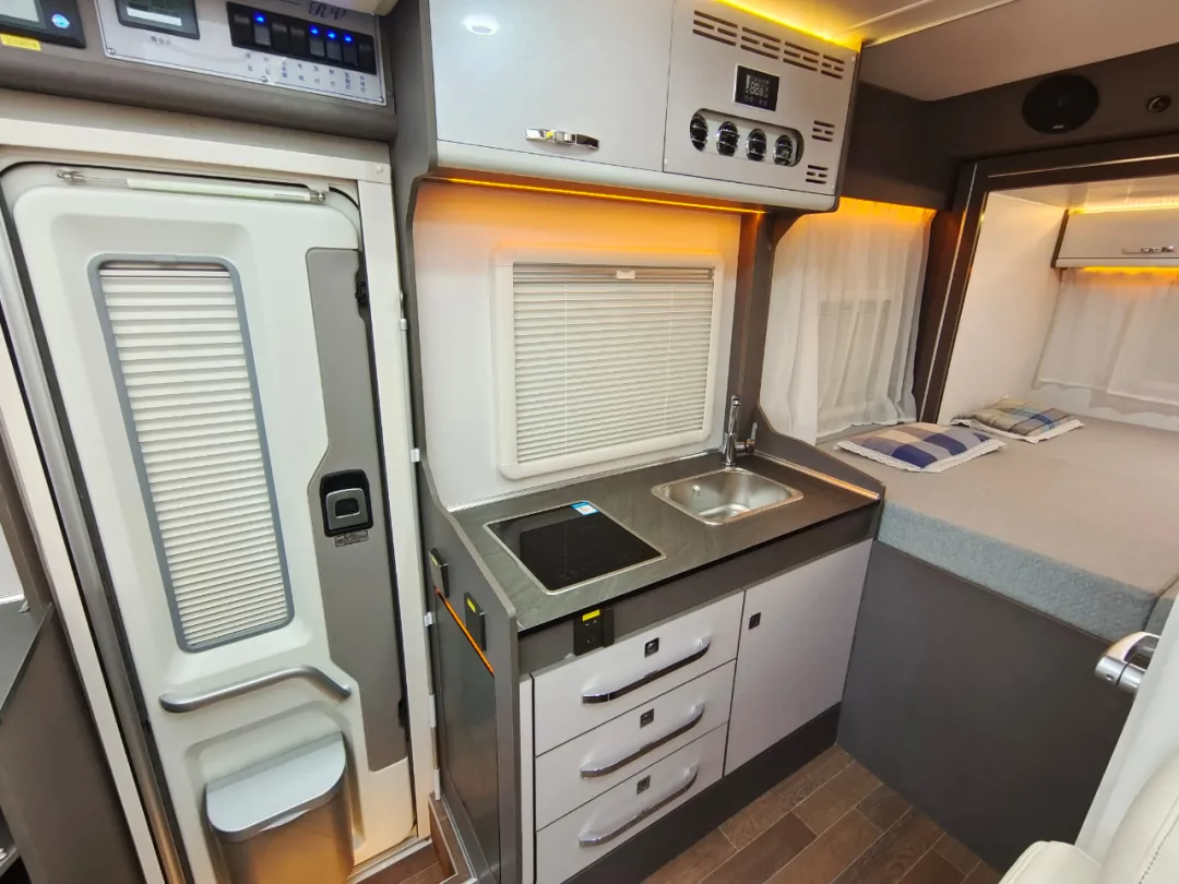 舜宇V90T型 精简实用 后拓展大空间 带电动升降床 兼顾商务和旅居