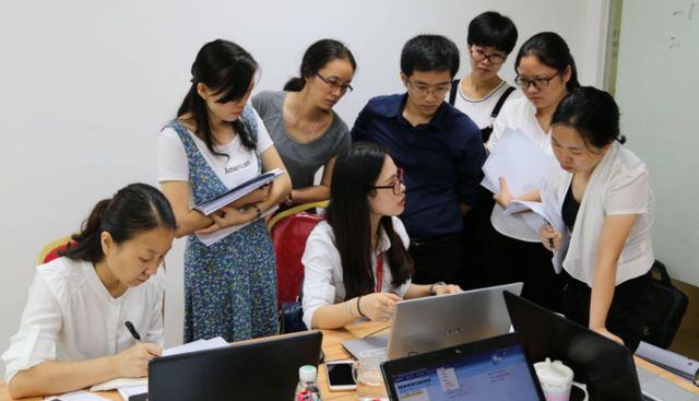 复旦大学教授收入曝光，工资“发一半扣一半”，实发钱数还没破万