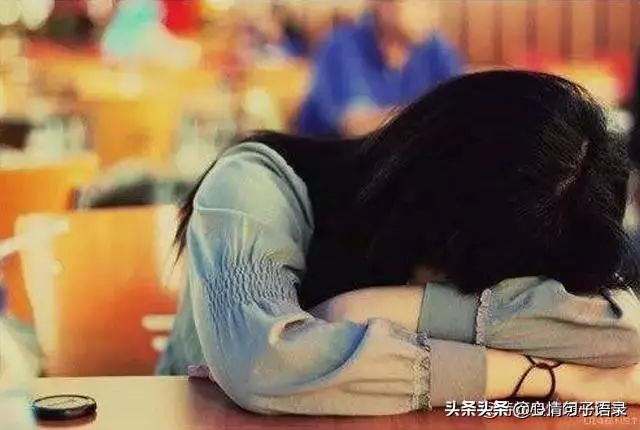 有一种陪伴，叫你中有我，我中有你，不是夫妻，却胜过夫妻