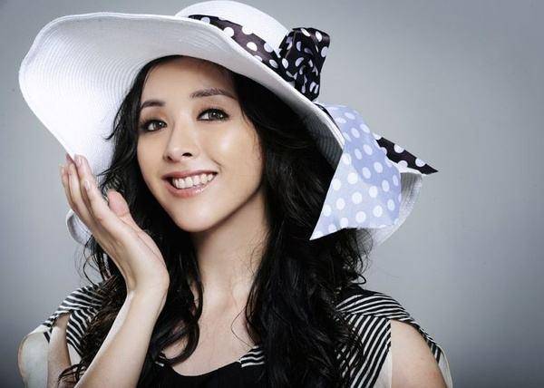 黄小蕾迪士尼发疯，拒绝韩庚杜淳却热追大张伟！【我爱搞笑段子】