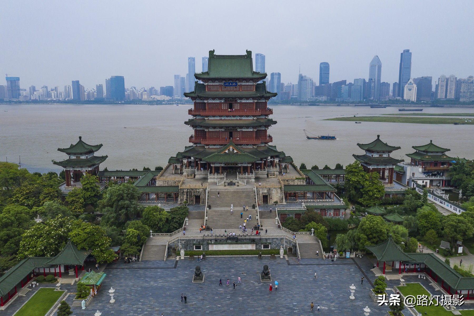 中國城市濕氣最新排名（中國8月最熱的5個火爐城市，最高溫突破43℃，你還敢去嗎？）