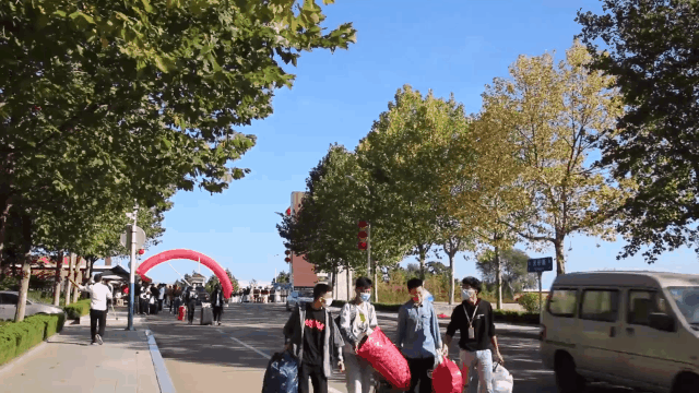 来荣成读大学：在蓝天碧海间绽放最美青春