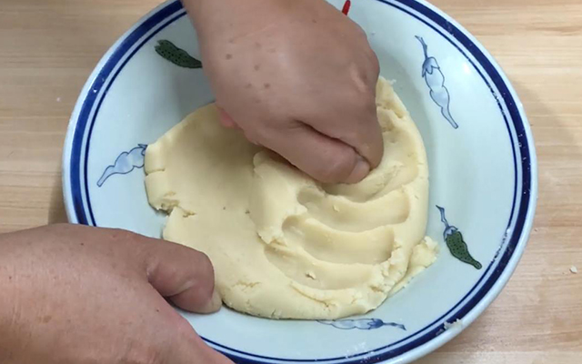 自制绿豆糕家常做法（教你7步就做出绿豆糕）
