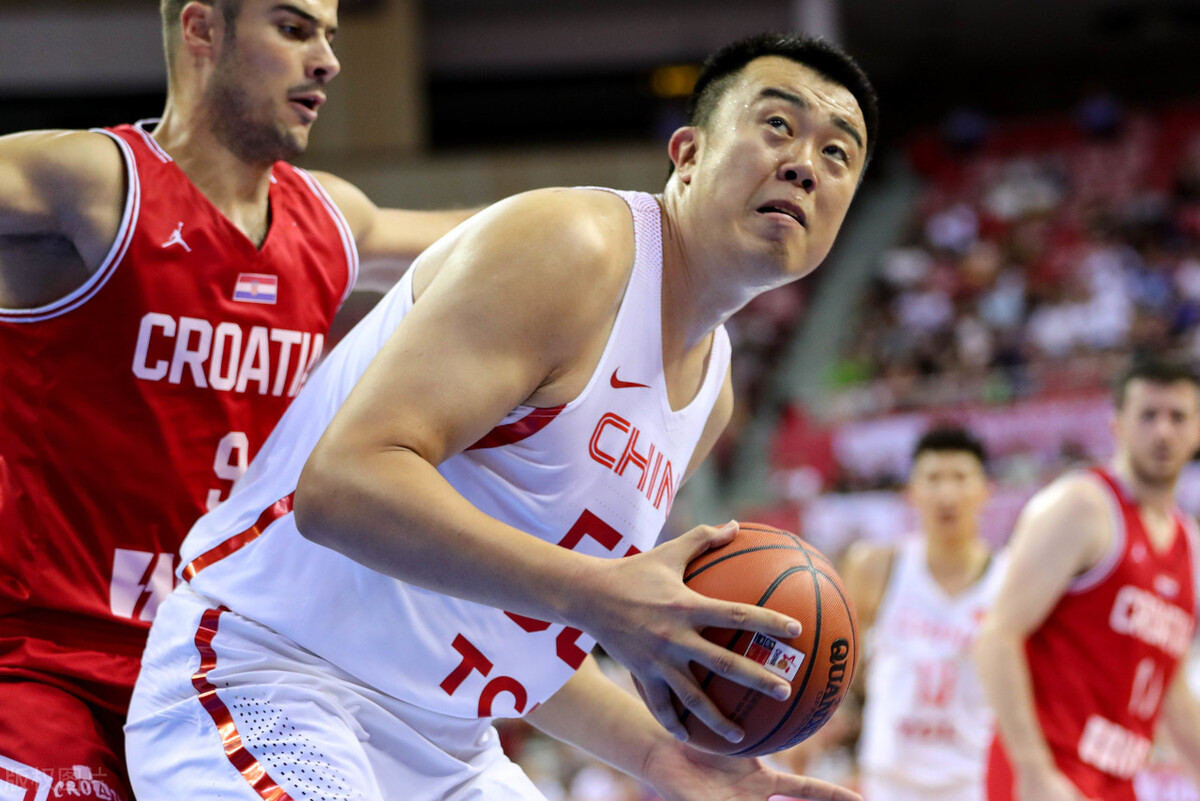 韩德君为什么进不去nba(韩德君为什么进不了国家队，这轮总决赛看完仿佛懂了)