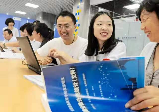 一本院校投档线出炉，考生556分捡漏上海交大，585分上浙大