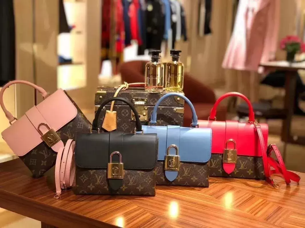 史上最全奢侈品包包全球比价又来啦!开春抢手包包top 10!