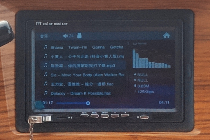 欣智达的suv车型小四轮，只要1万多，油电两用