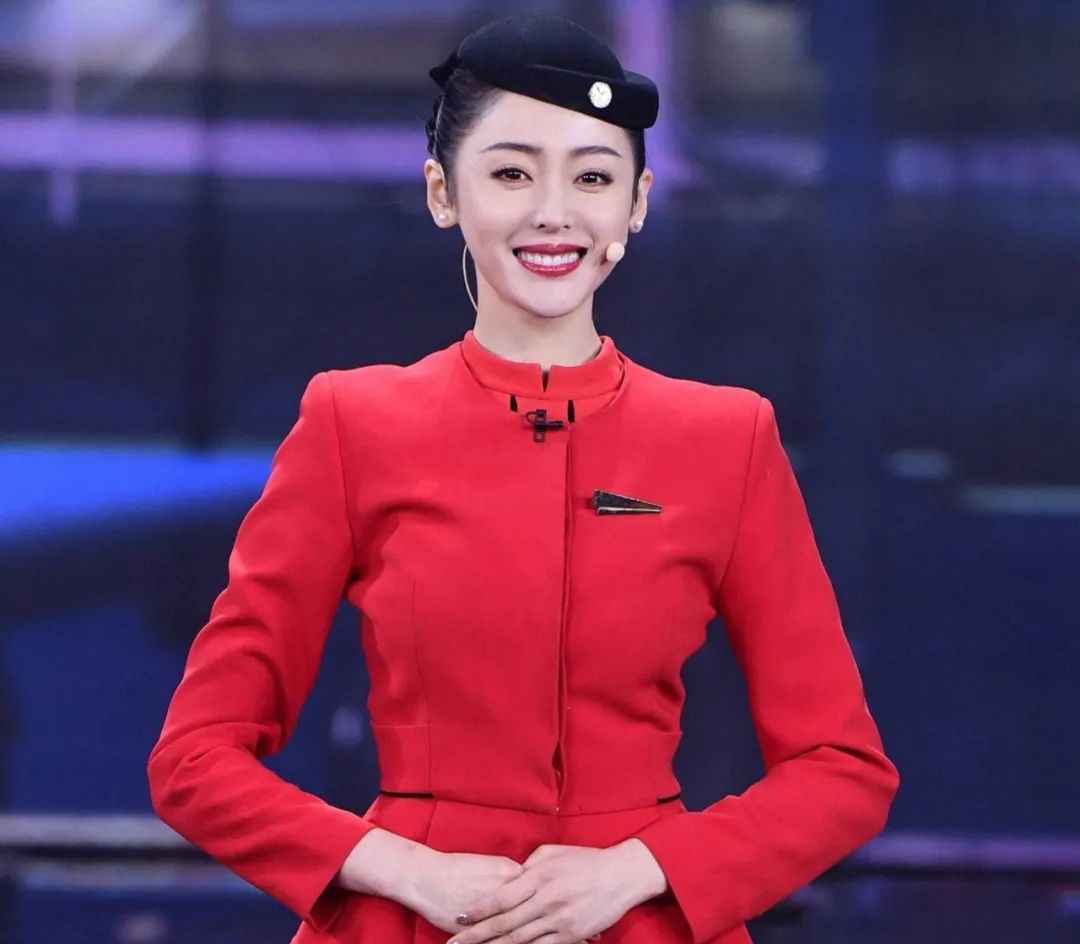 张天爱在都市爱情励志剧《我的漂亮朋友》中饰演农村女孩刘文静;在国