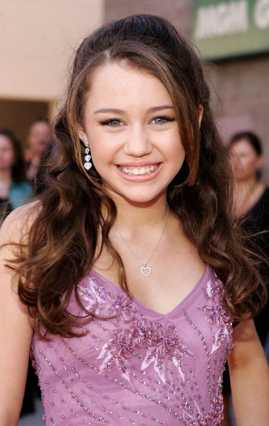 我们永远不会忘记汉娜-玛丽•赛雷斯MileyCyrus的14岁到29岁。