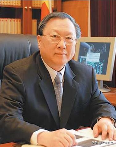 路甬祥：拥有七国院士头衔和18个博士学位，是浙大第二伟大校长