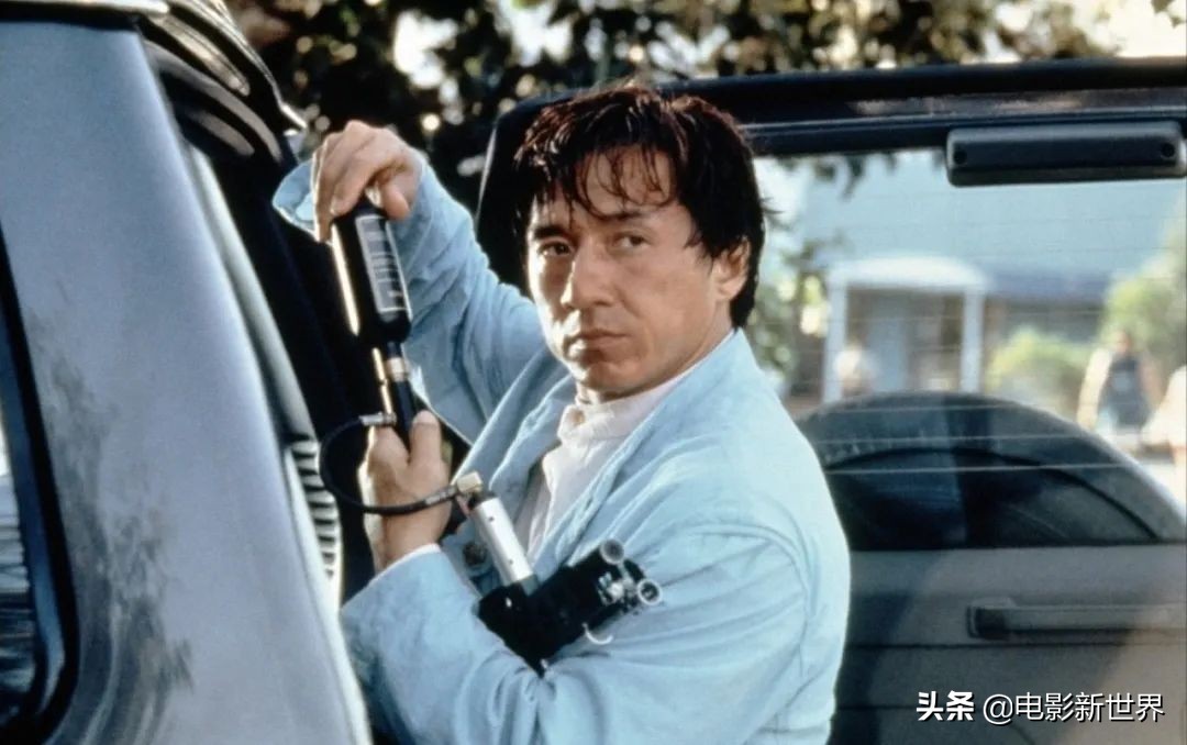 成龙票房收入最高的“简单任务”是国际版84分钟，比香港版少23分钟。