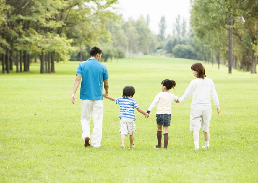 大班哥哥“慰问”刚入学的妹妹，现场画面暖心，网友：是个好哥哥