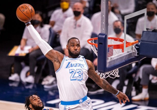 75大nba球星排名(美媒评NBA历史75大巨星！乔丹居首詹姆斯第二，现役12人上榜)
