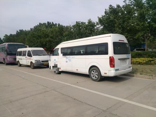 女子不到2万元买的外地牌照法拍大客车，上本地牌照时却犯了难
