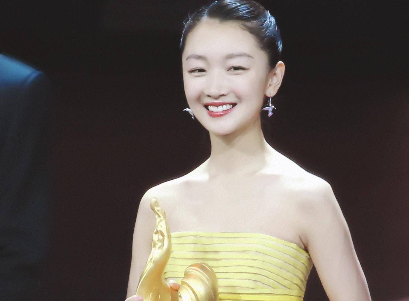 高考只拿了286分的周冬雨，凭什么能在娱乐圈中交满分？