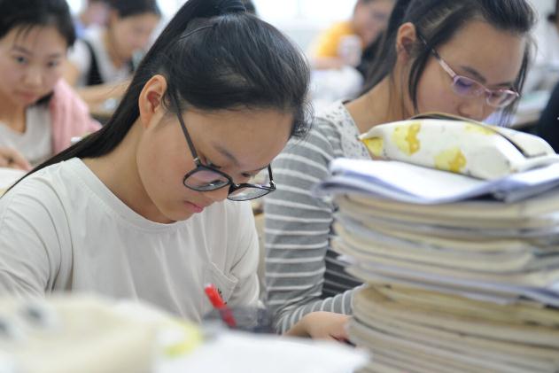 四川理科状元遭群嘲，高考663分仍坚持复读，今年分数引众人不满