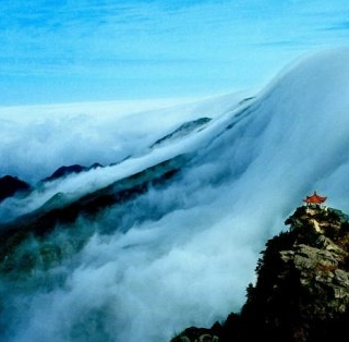 云雾缭绕的庐山，诗一般的仙境