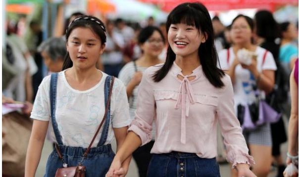 尽量争取好的名次吧(中山大学“新生课表”火了，周一到周五课程满满，学生集体吐槽)