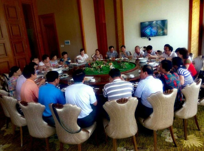 同学聚会，看似为情谊而聚，实则各怀心机