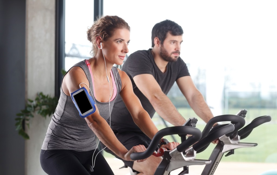 天天蹬的动感单车,是减脂利器还是膝盖杀手?