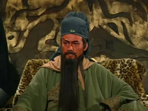 7,08年电影《三国志见龙卸甲》中,狄龙饰演关羽.