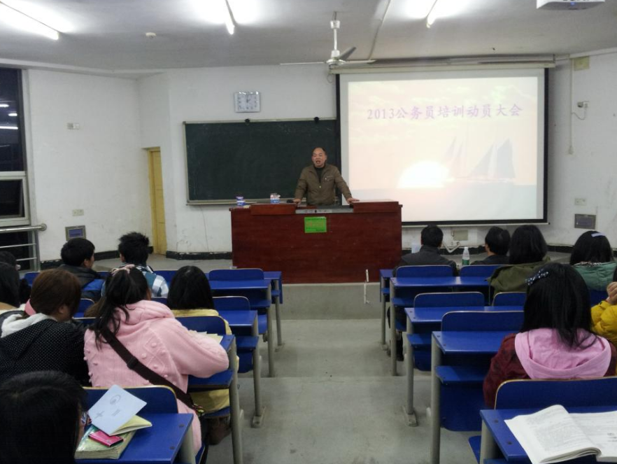 花几万报公务员培训班有必要吗？过来人很后悔，学生可别走错路