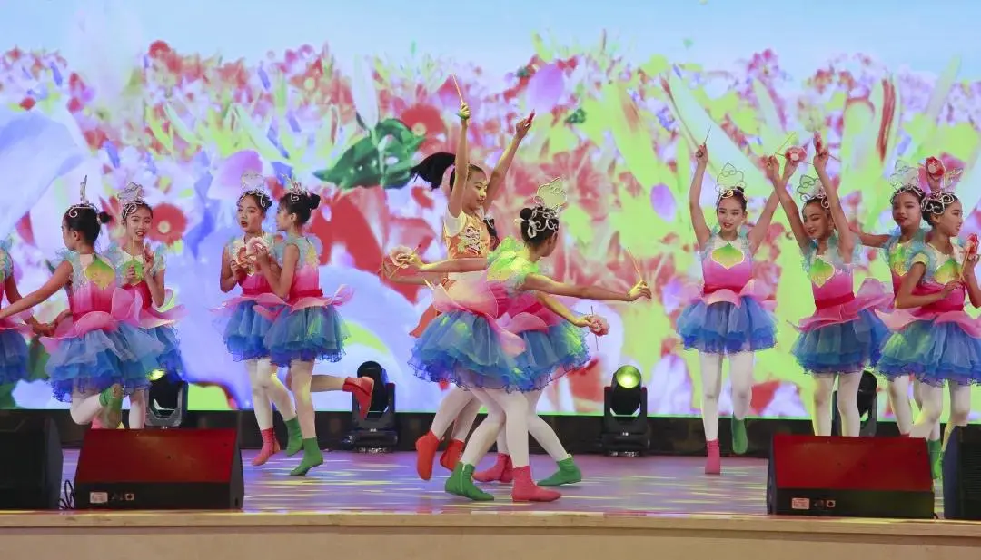 创校20年的这所学校，凭什么“出圈”？