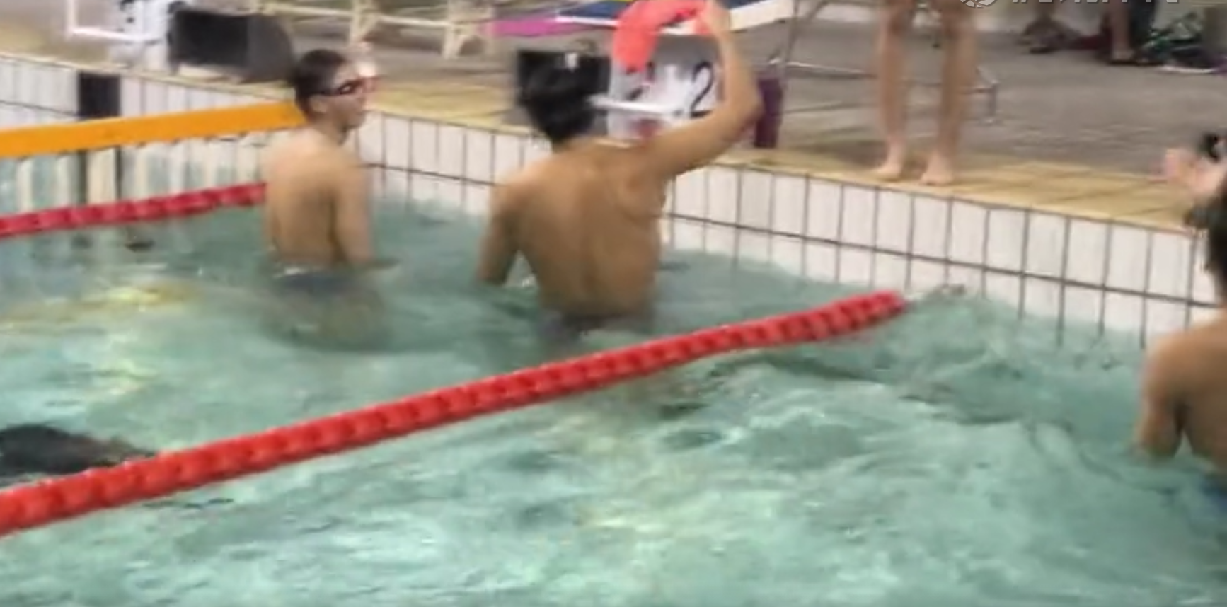 刘湘汪顺微博锁了（游泳世界冠军汪顺刘湘疑似恋情曝光！泳池边甜蜜牵手 徐嘉余"吃醋"）