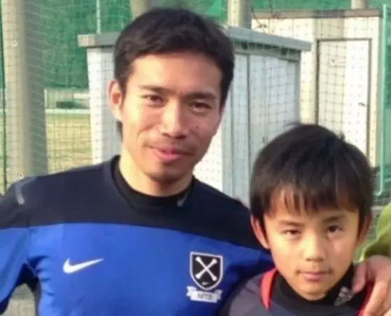 香川真司迎来33岁生日(征战欧洲10年，戴上豪门队长袖标，33岁的他是日本球员的楷模)