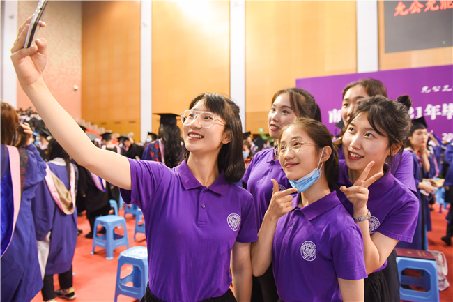 “最强锦鲤”！南开大学为8000余名学子送上“神秘大礼包”，全免费！