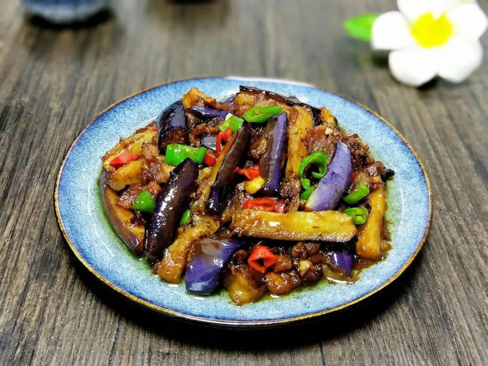 图片[5]-【香菇鸡丁烧茄子】做法步骤图 美味下饭 越吃越想吃-起舞食谱网
