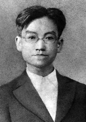 俯首甘为孺子牛上一句（《自嘲》：横眉冷对千夫指，俯首甘为孺子牛）