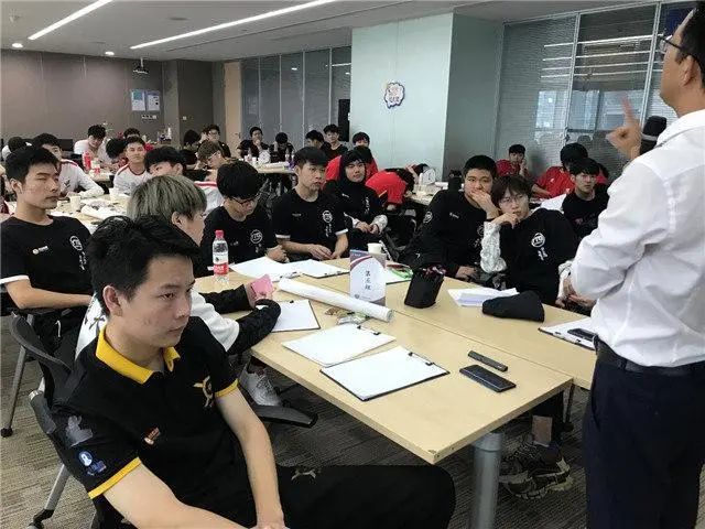 伦敦奥运会女子双打消极比赛（“传下去，王者荣耀明码标价假赛100万一场”）