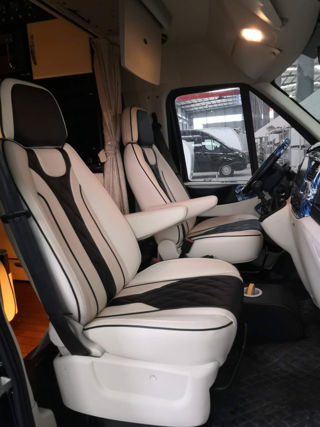 成功商务人士适用车推荐——江铃福特·新世代全顺豪华商旅车