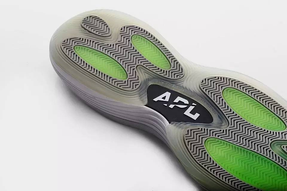 nba鞋子为什么便宜（NBA5大球鞋之最：最便宜与最贵球鞋差7000倍，一双黑科技鞋被禁穿）